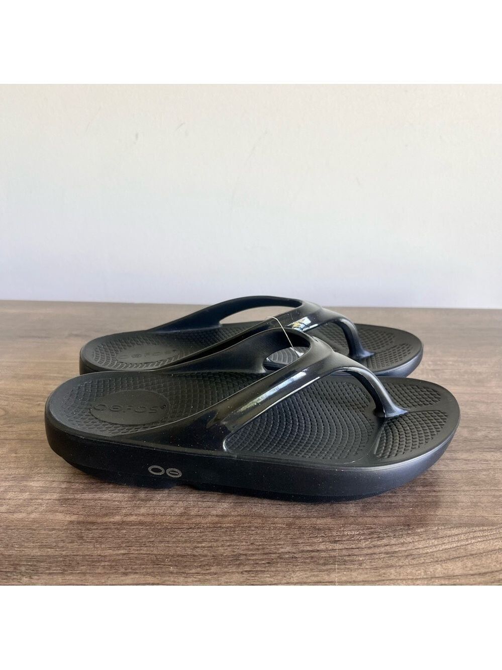 Oofos OOLaLa Women's Black Recovery Sandal Size 7 - Picture 2 of 8